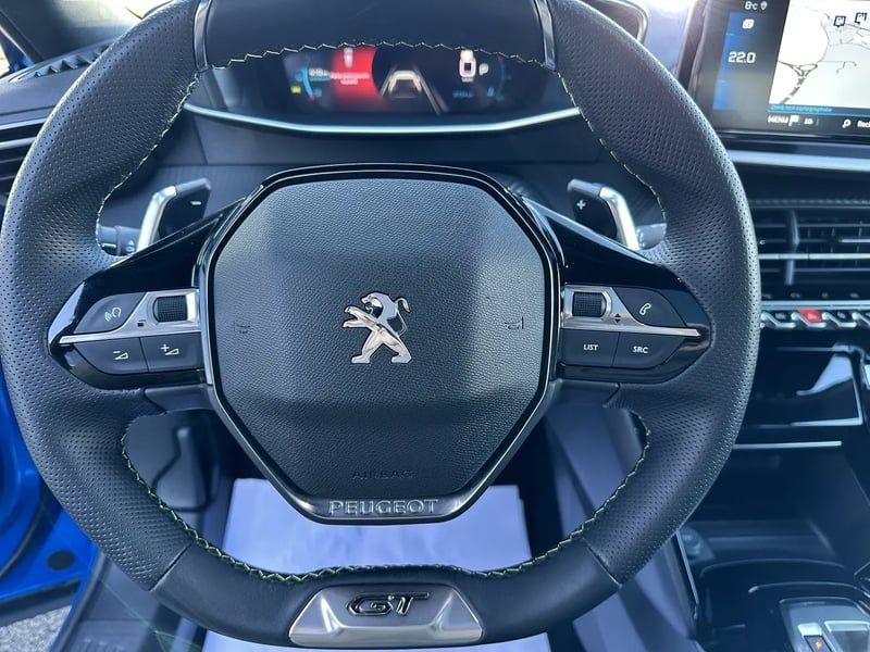 Photo de la voiture PEUGEOT 2008 BlueHDi 130 S&S EAT8 GT