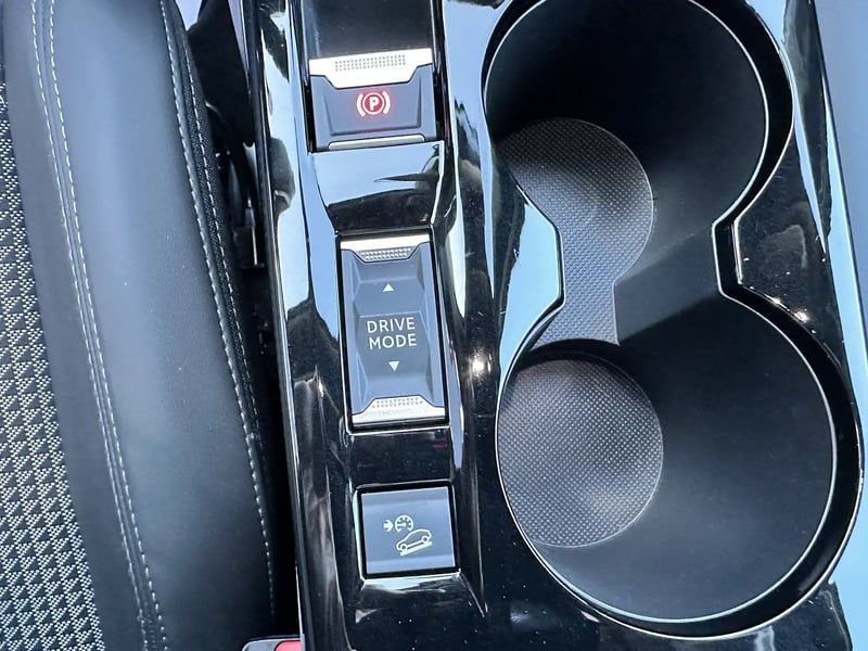 Photo de la voiture PEUGEOT 2008 BlueHDi 130 S&S EAT8 GT