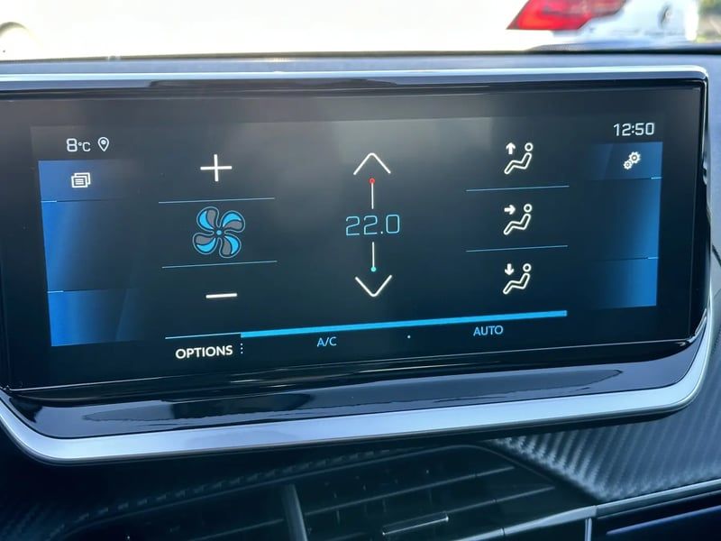 Photo de la voiture PEUGEOT 2008 BlueHDi 130 S&S EAT8 GT