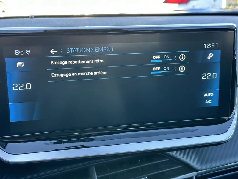 Photo de la voiture PEUGEOT 2008 BlueHDi 130 S&S EAT8 GT