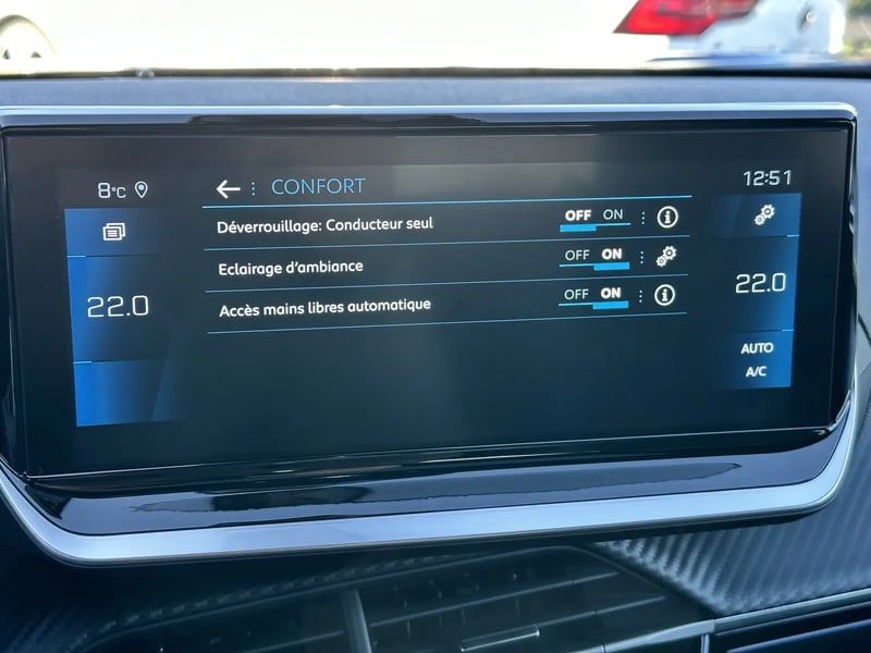 Photo de la voiture PEUGEOT 2008 BlueHDi 130 S&S EAT8 GT