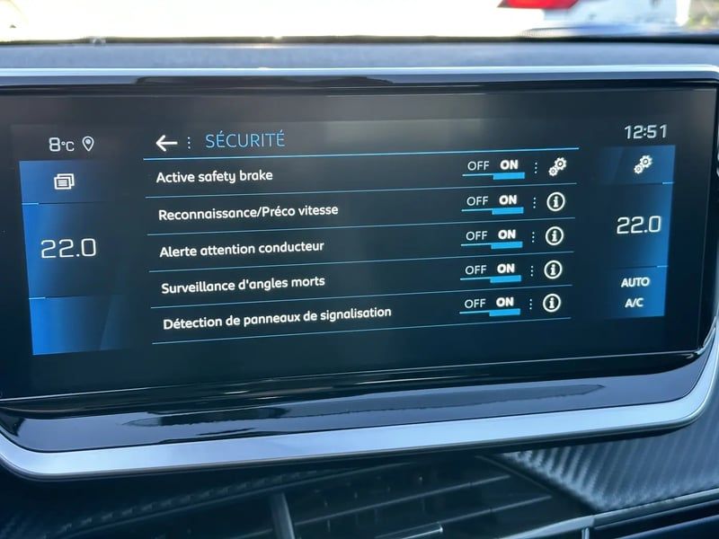 Photo de la voiture PEUGEOT 2008 BlueHDi 130 S&S EAT8 GT