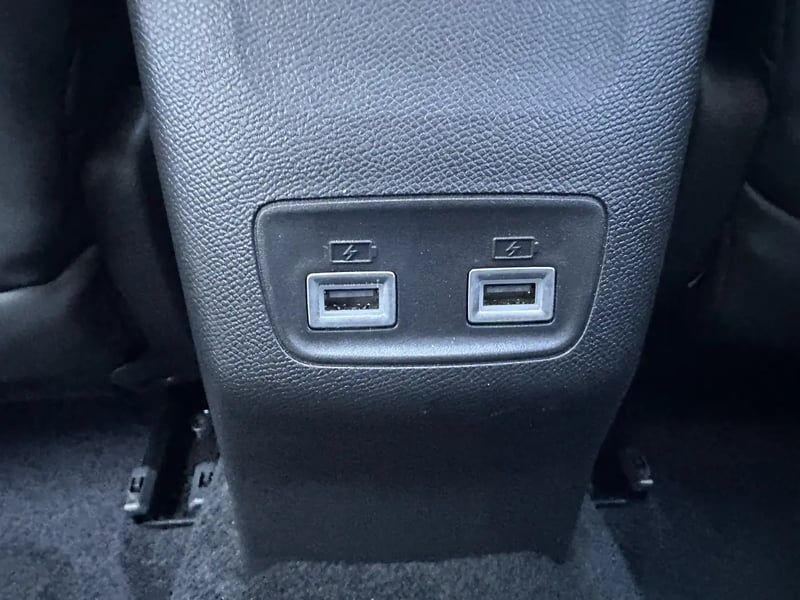 Photo de la voiture PEUGEOT 2008 BlueHDi 130 S&S EAT8 GT