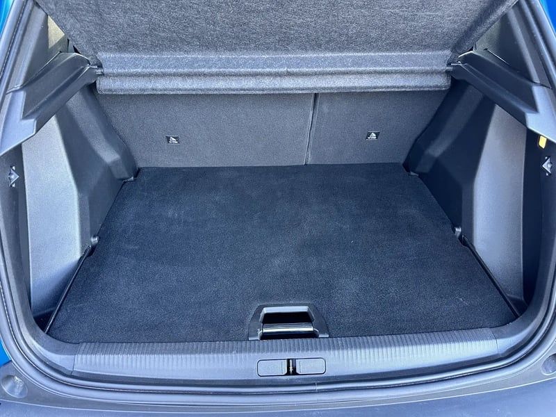 Photo de la voiture PEUGEOT 2008 BlueHDi 130 S&S EAT8 GT