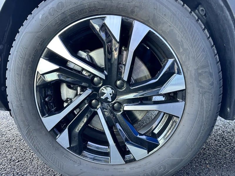 Photo de la voiture PEUGEOT 2008 BlueHDi 130 S&S EAT8 GT