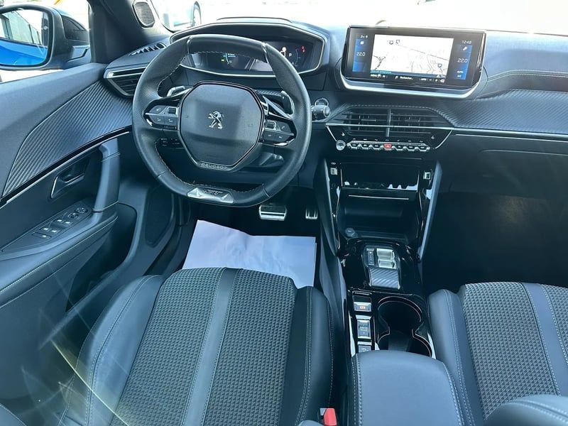 Photo de la voiture PEUGEOT 2008 BlueHDi 130 S&S EAT8 GT