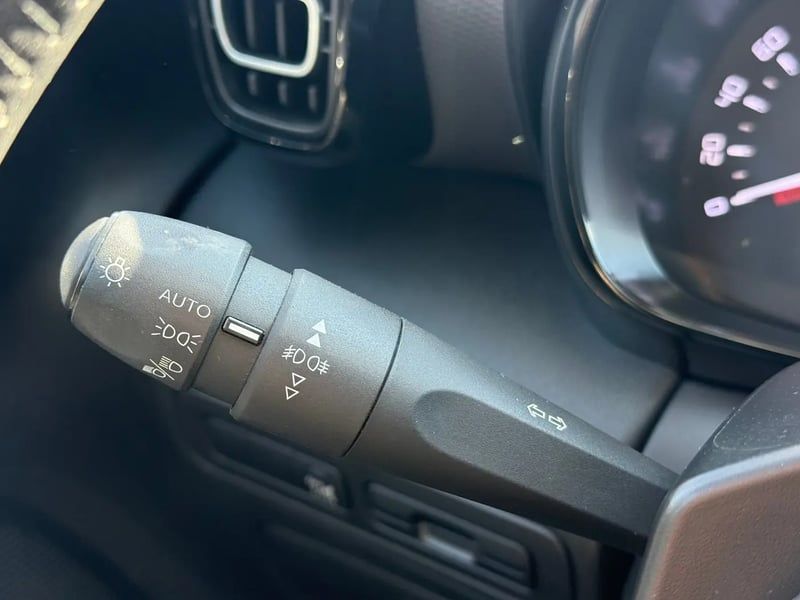 Photo de la voiture CITROEN C3 AIRCROSS BlueHDi 110 S&S BVM6 C-Series