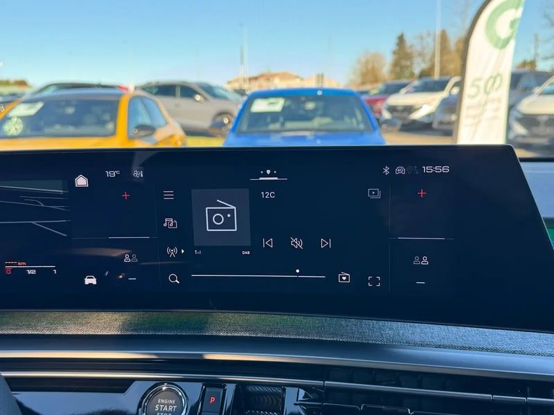 Photo de la voiture PEUGEOT 5008 Hybrid 136 e-DCS6 GT