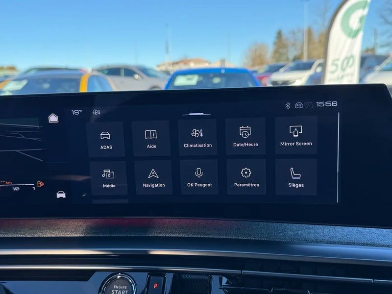 Photo de la voiture PEUGEOT 5008 Hybrid 136 e-DCS6 GT