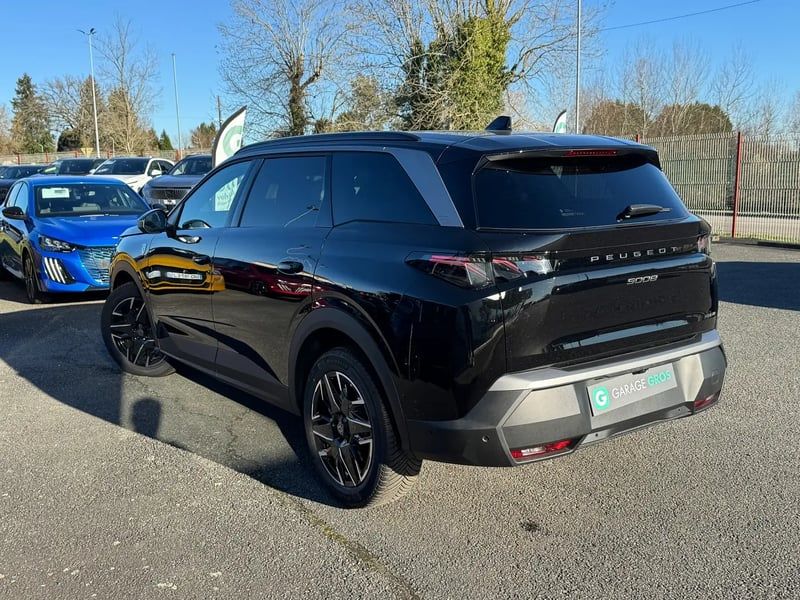Photo de la voiture PEUGEOT 5008 Hybrid 136 e-DCS6 GT