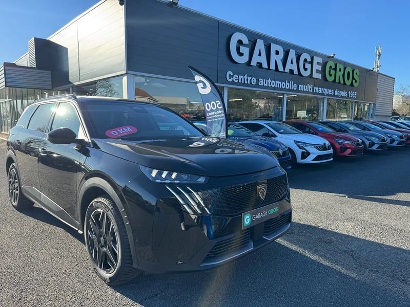 Photo de la voiture PEUGEOT 5008 Hybrid 136 e-DCS6 GT