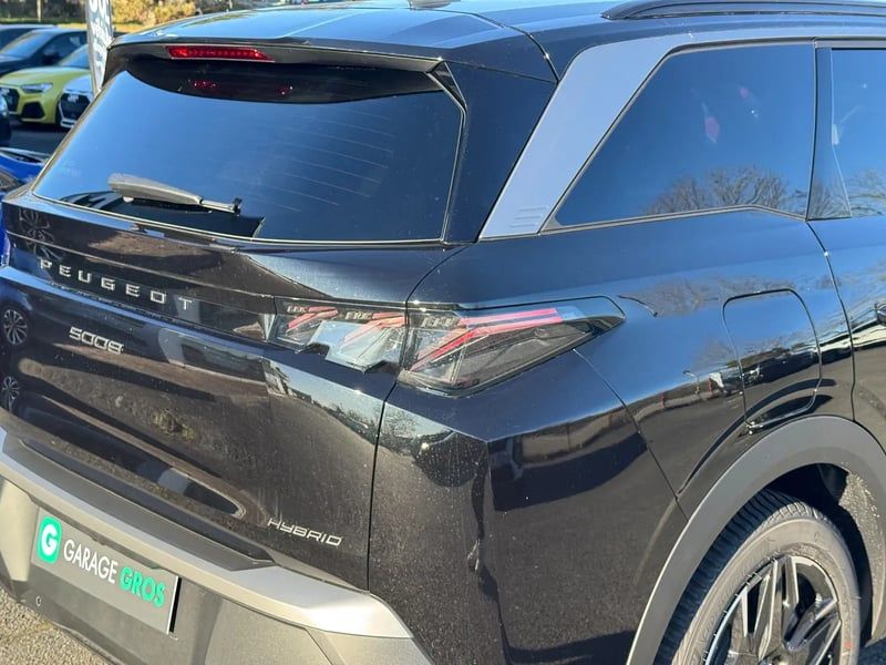 Photo de la voiture PEUGEOT 5008 Hybrid 136 e-DCS6 GT