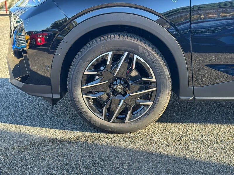 Photo de la voiture PEUGEOT 5008 Hybrid 136 e-DCS6 GT