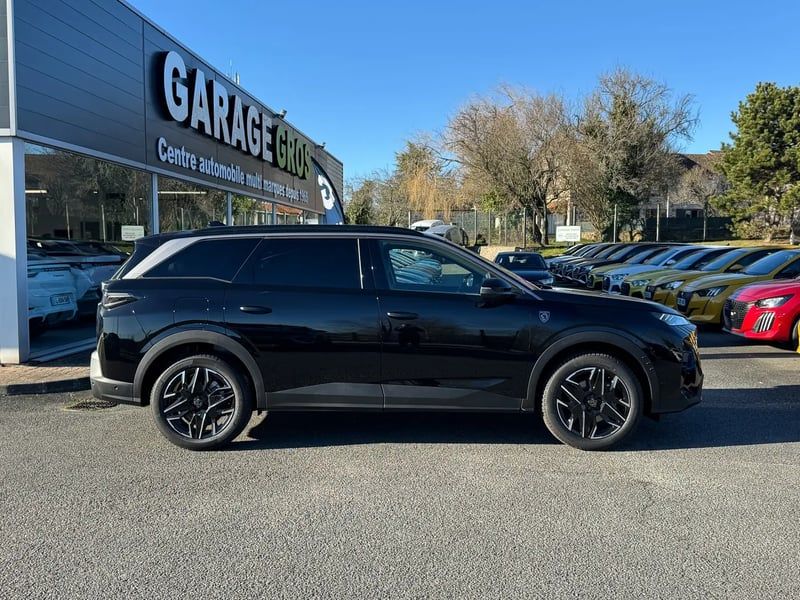 Photo de la voiture PEUGEOT 5008 Hybrid 136 e-DCS6 GT