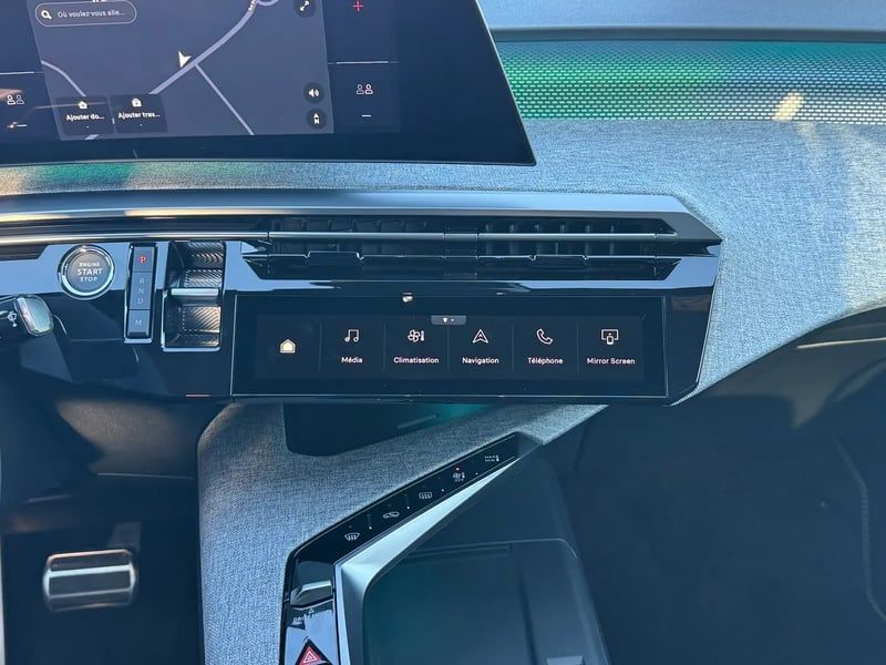 Photo de la voiture PEUGEOT 5008 Hybrid 136 e-DCS6 GT