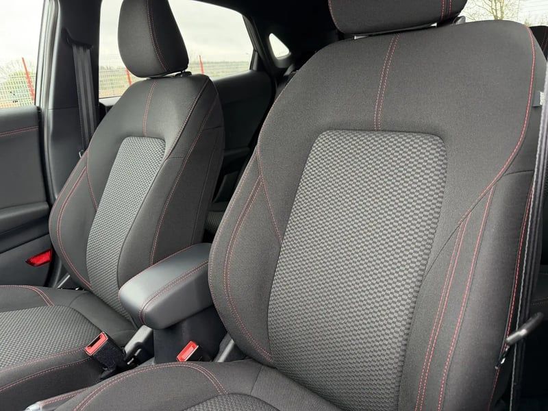 Photo de la voiture FORD PUMA 1.0 EcoBoost 155 ch mHEV S&S Powershift ST-Line X