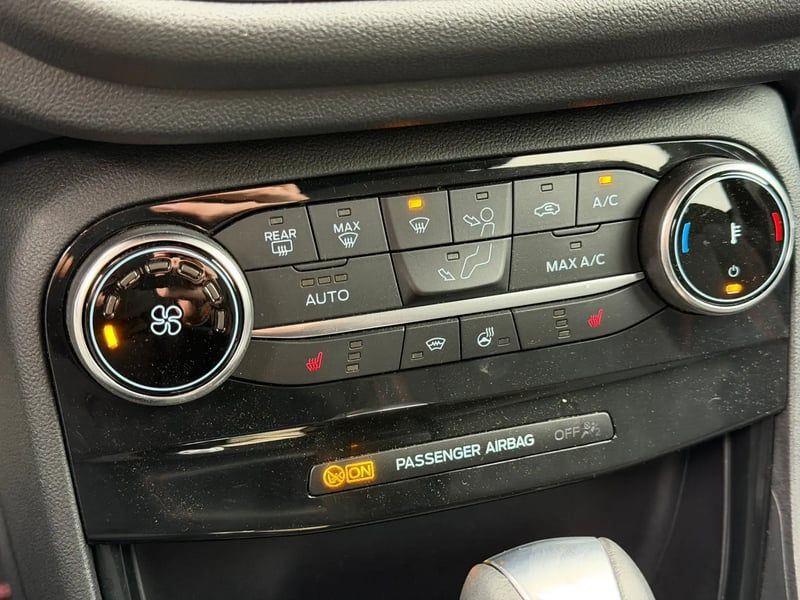 Photo de la voiture FORD PUMA 1.0 EcoBoost 155 ch mHEV S&S Powershift ST-Line X