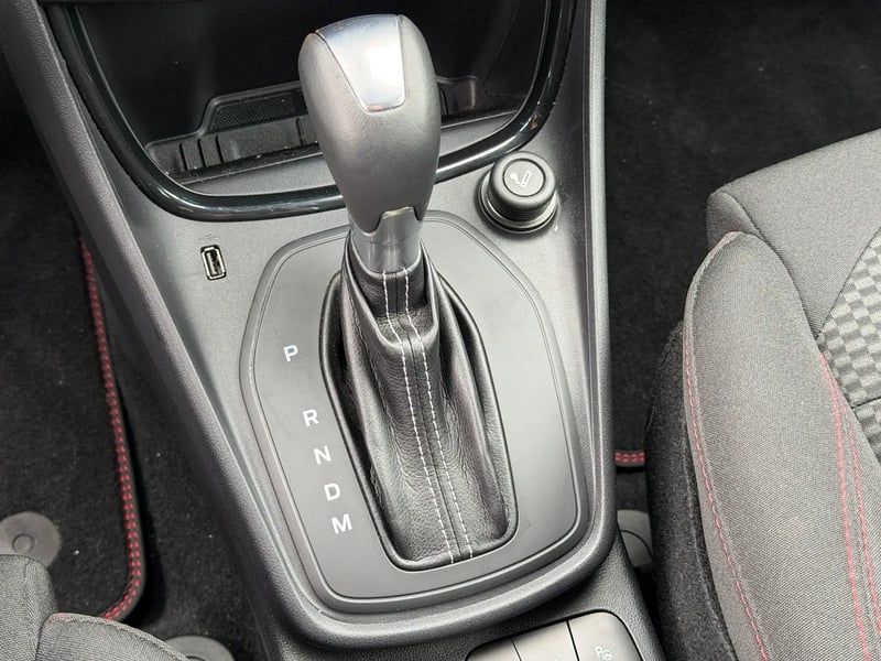 Photo de la voiture FORD PUMA 1.0 EcoBoost 155 ch mHEV S&S Powershift ST-Line X