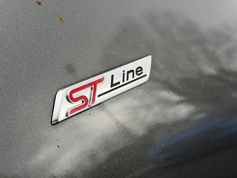 Photo de la voiture FORD PUMA 1.0 EcoBoost 155 ch mHEV S&S Powershift ST-Line X