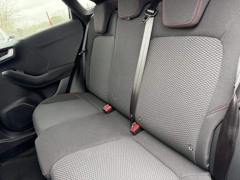 Photo de la voiture FORD PUMA 1.0 EcoBoost 155 ch mHEV S&S Powershift ST-Line X