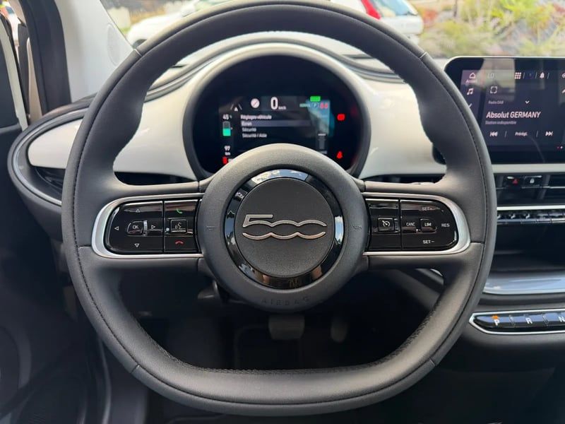 Photo de la voiture FIAT 500e BERLINE 500 e 118 ch Nouvelle 500