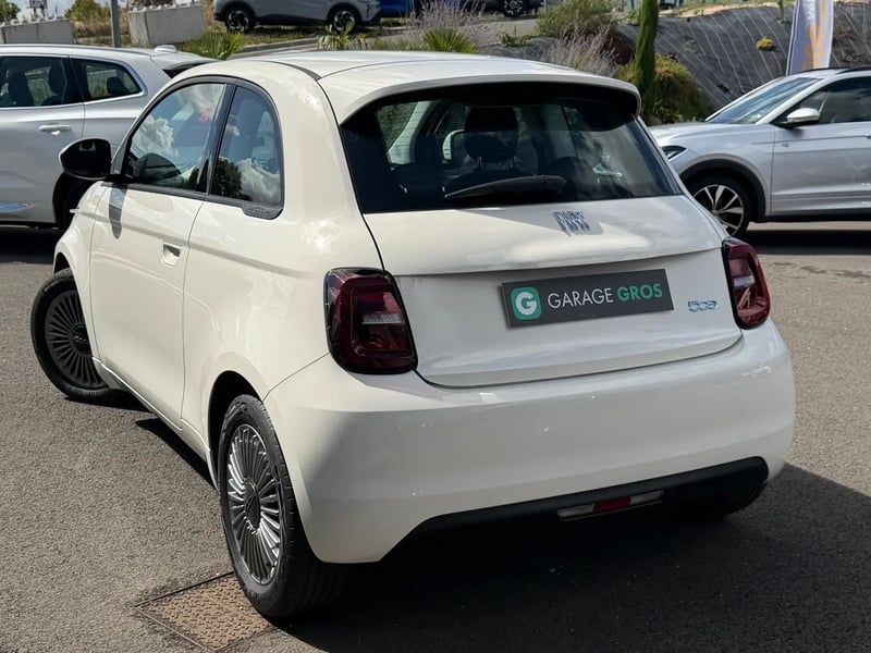 Photo de la voiture FIAT 500e BERLINE 500 e 118 ch Nouvelle 500