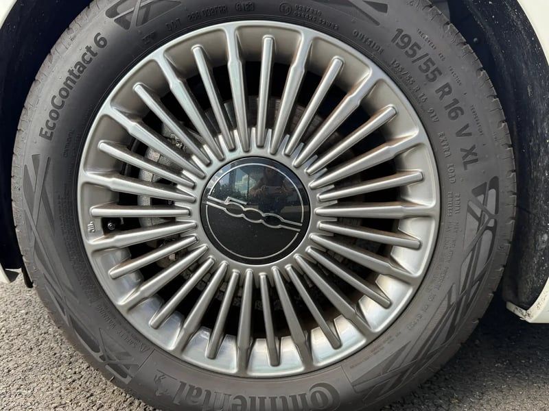 Photo de la voiture FIAT 500e BERLINE 500 e 118 ch Nouvelle 500