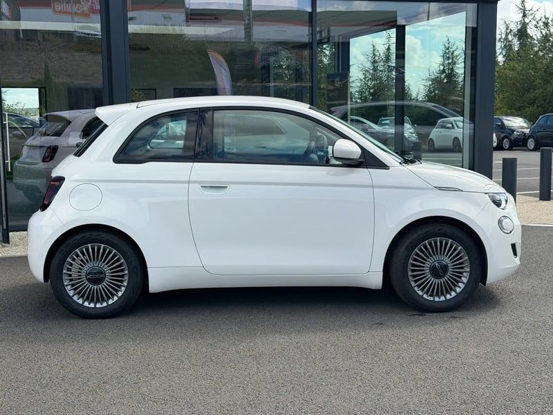 Photo de la voiture FIAT 500e BERLINE 500 e 118 ch Nouvelle 500