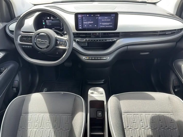 Photo de la voiture FIAT 500e BERLINE 500 e 118 ch Nouvelle 500