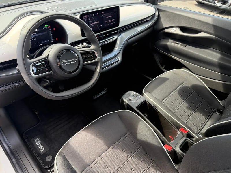 Photo de la voiture FIAT 500e BERLINE 500 e 118 ch Nouvelle 500