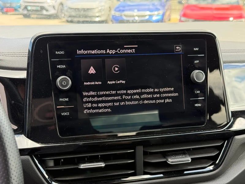 Photo de la voiture VOLKSWAGEN T-ROC 1.5 TSI EVO2 150 Start/Stop DSG7 R-Line