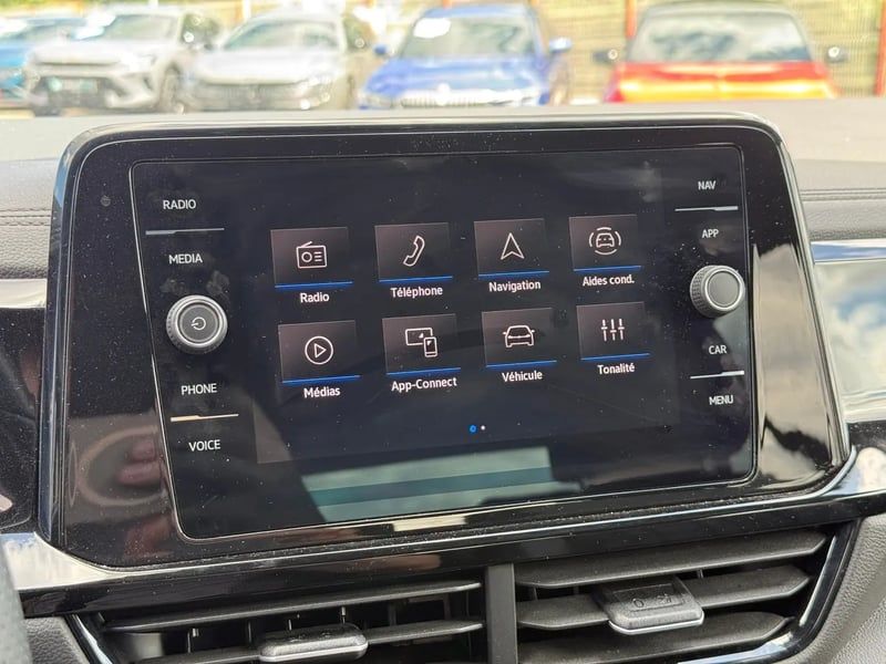 Photo de la voiture VOLKSWAGEN T-ROC 1.5 TSI EVO2 150 Start/Stop DSG7 R-Line