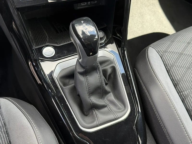 Photo de la voiture VOLKSWAGEN T-ROC 1.5 TSI EVO2 150 Start/Stop DSG7 R-Line