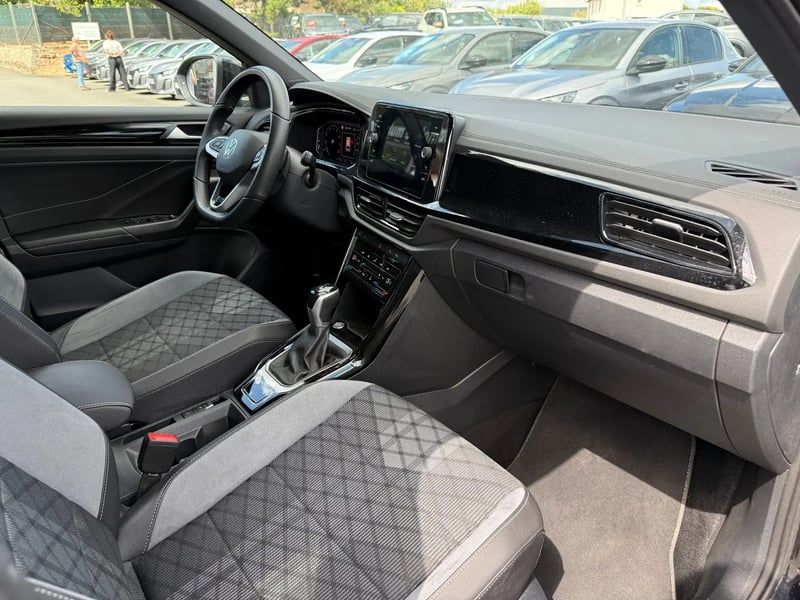 Photo de la voiture VOLKSWAGEN T-ROC 1.5 TSI EVO2 150 Start/Stop DSG7 R-Line