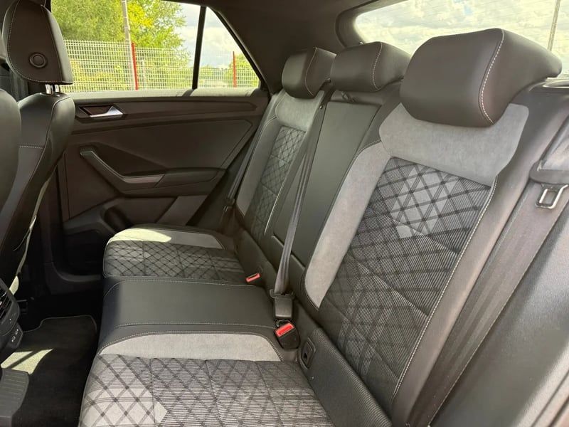 Photo de la voiture VOLKSWAGEN T-ROC 1.5 TSI EVO2 150 Start/Stop DSG7 R-Line