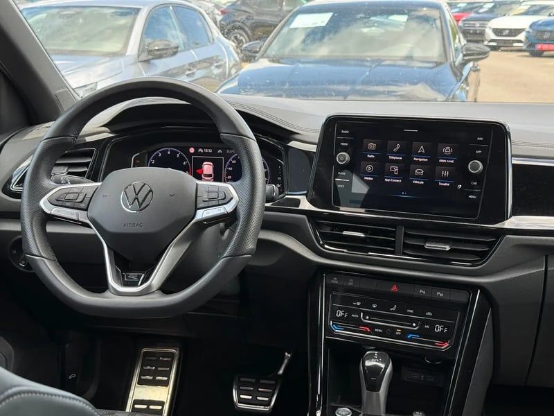 Photo de la voiture VOLKSWAGEN T-ROC 1.5 TSI EVO2 150 Start/Stop DSG7 R-Line