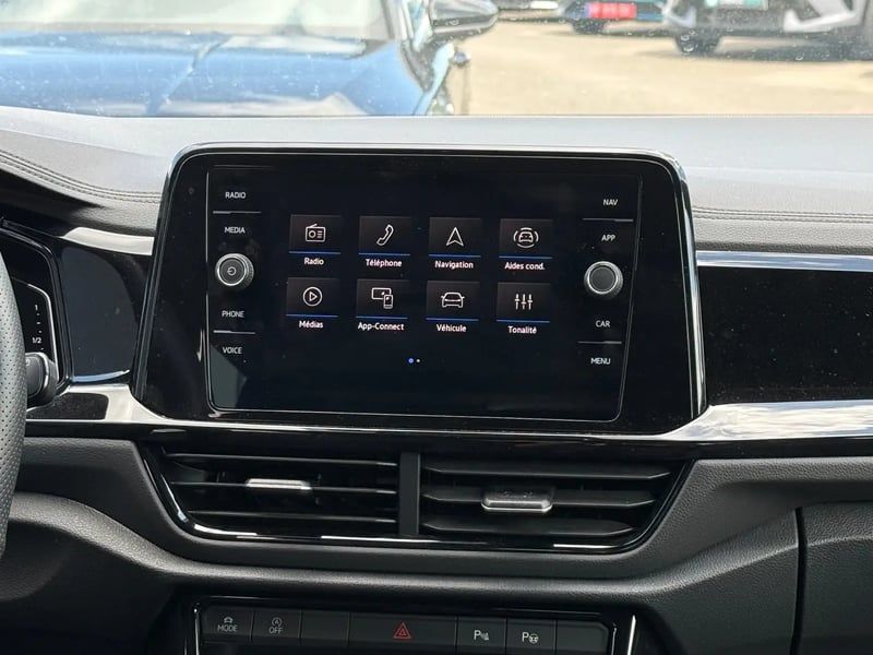 Photo de la voiture VOLKSWAGEN T-ROC 1.5 TSI EVO2 150 Start/Stop DSG7 R-Line