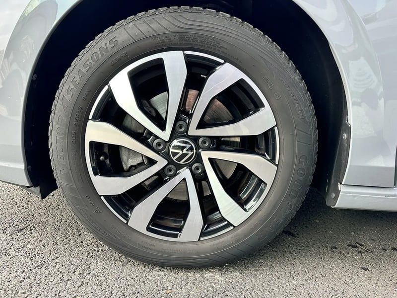 Photo de la voiture VOLKSWAGEN GOLF 1.0 TSI OPF 110 BVM6 Life