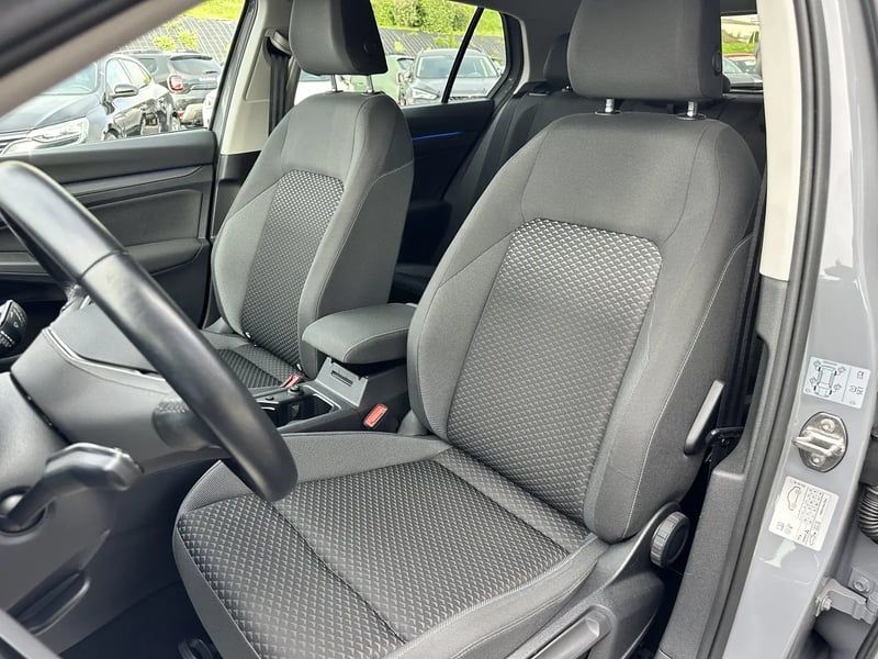 Photo de la voiture VOLKSWAGEN GOLF 1.0 TSI OPF 110 BVM6 Life