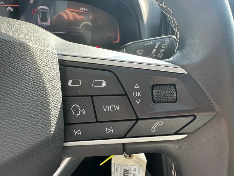 Photo de la voiture SEAT ARONA 1.0 TSI 110 ch Start/Stop BVM6 Style Business