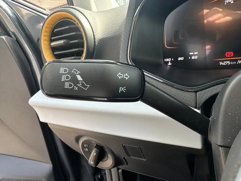 Photo de la voiture SEAT ARONA 1.0 TSI 110 ch Start/Stop BVM6 Style Business