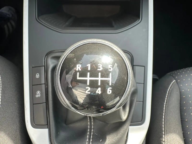 Photo de la voiture SEAT ARONA 1.0 TSI 110 ch Start/Stop BVM6 Style Business