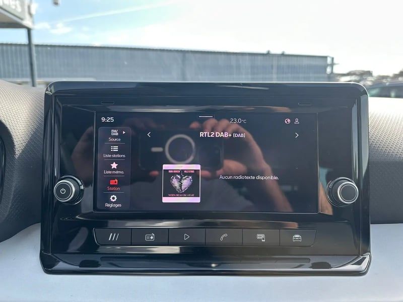 Photo de la voiture SEAT ARONA 1.0 TSI 110 ch Start/Stop BVM6 Style Business