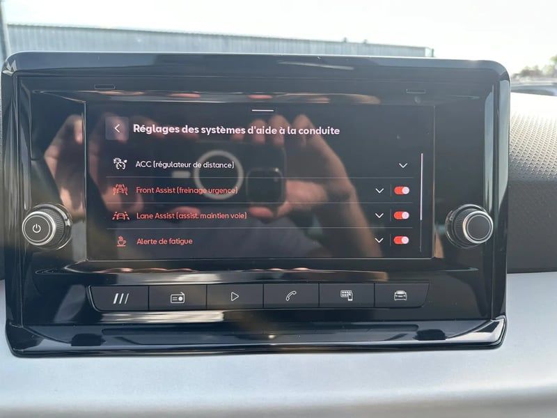 Photo de la voiture SEAT ARONA 1.0 TSI 110 ch Start/Stop BVM6 Style Business