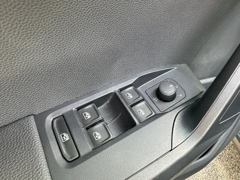 Photo de la voiture SEAT ARONA 1.0 TSI 110 ch Start/Stop BVM6 Style Business