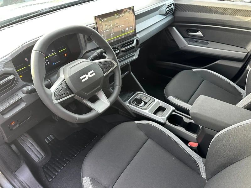 Photo de la voiture DACIA DUSTER Hybrid 155 Journey