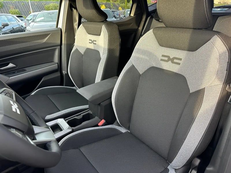 Photo de la voiture DACIA DUSTER Hybrid 155 Journey