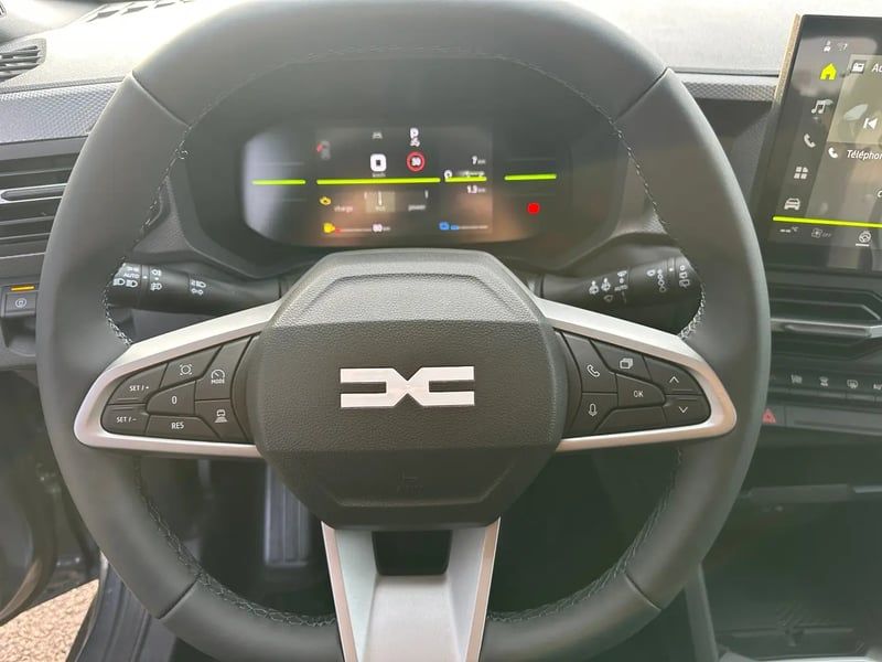 Photo de la voiture DACIA DUSTER Hybrid 155 Journey