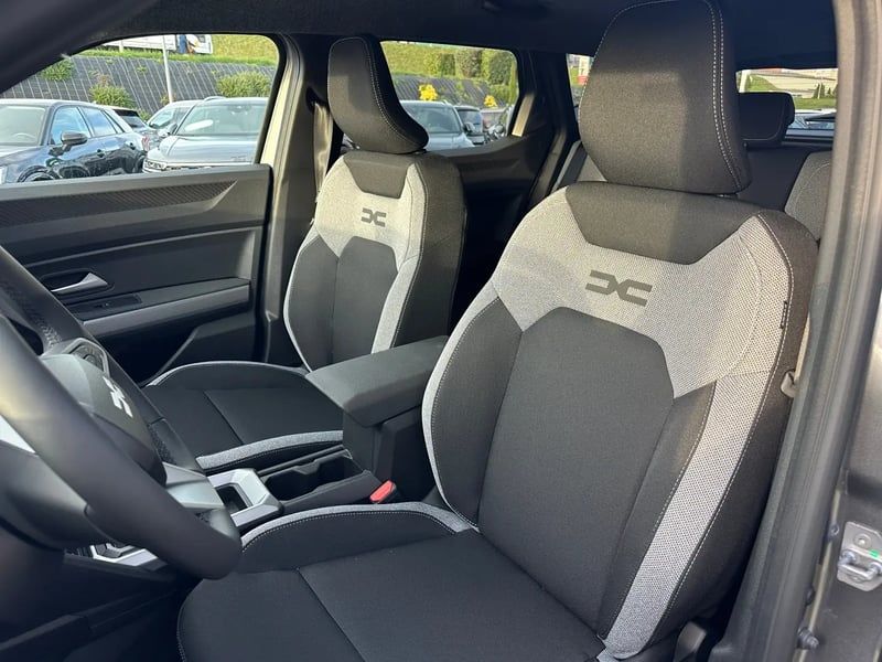Photo de la voiture DACIA DUSTER Hybrid 155 Journey