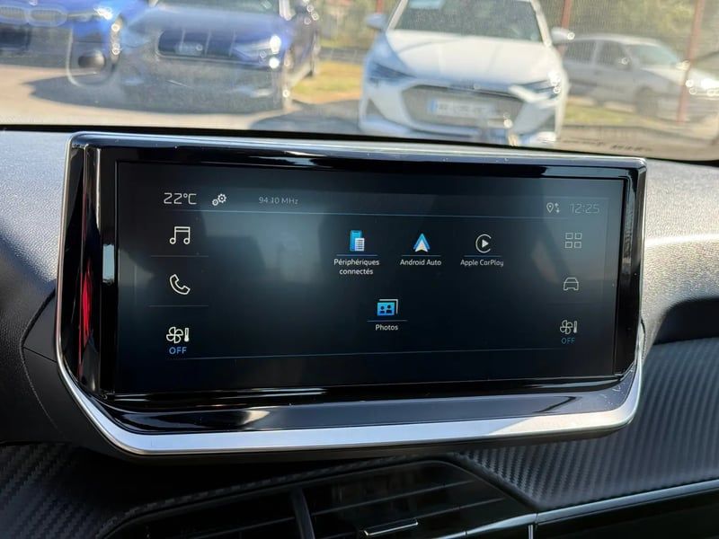 Photo de la voiture PEUGEOT 208 Hybrid 100 e-DCS6 Style